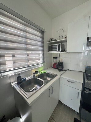 Micro-ondes, four, plaque de cuisson