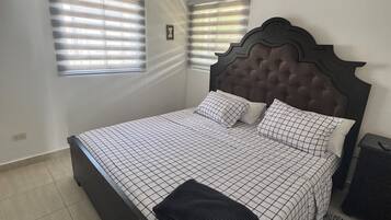 3 chambres, fer et planche à repasser, Wi-Fi, draps fournis