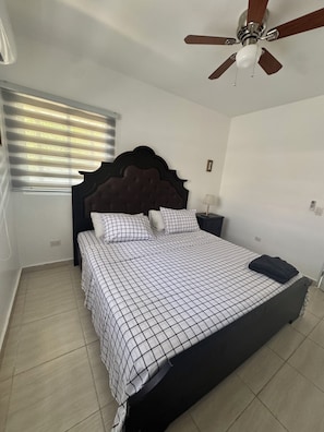 Strykjärn/strykbräda, wi-fi och sängkläder