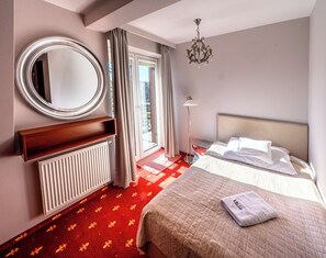 مكواة/لوح كي وواي فاي وملاءات أسرّة