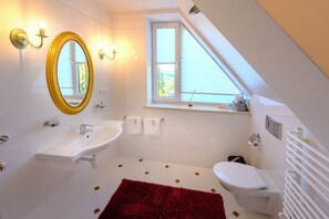 تجهيزات دش، مجففات شعر، مناشف، صابون