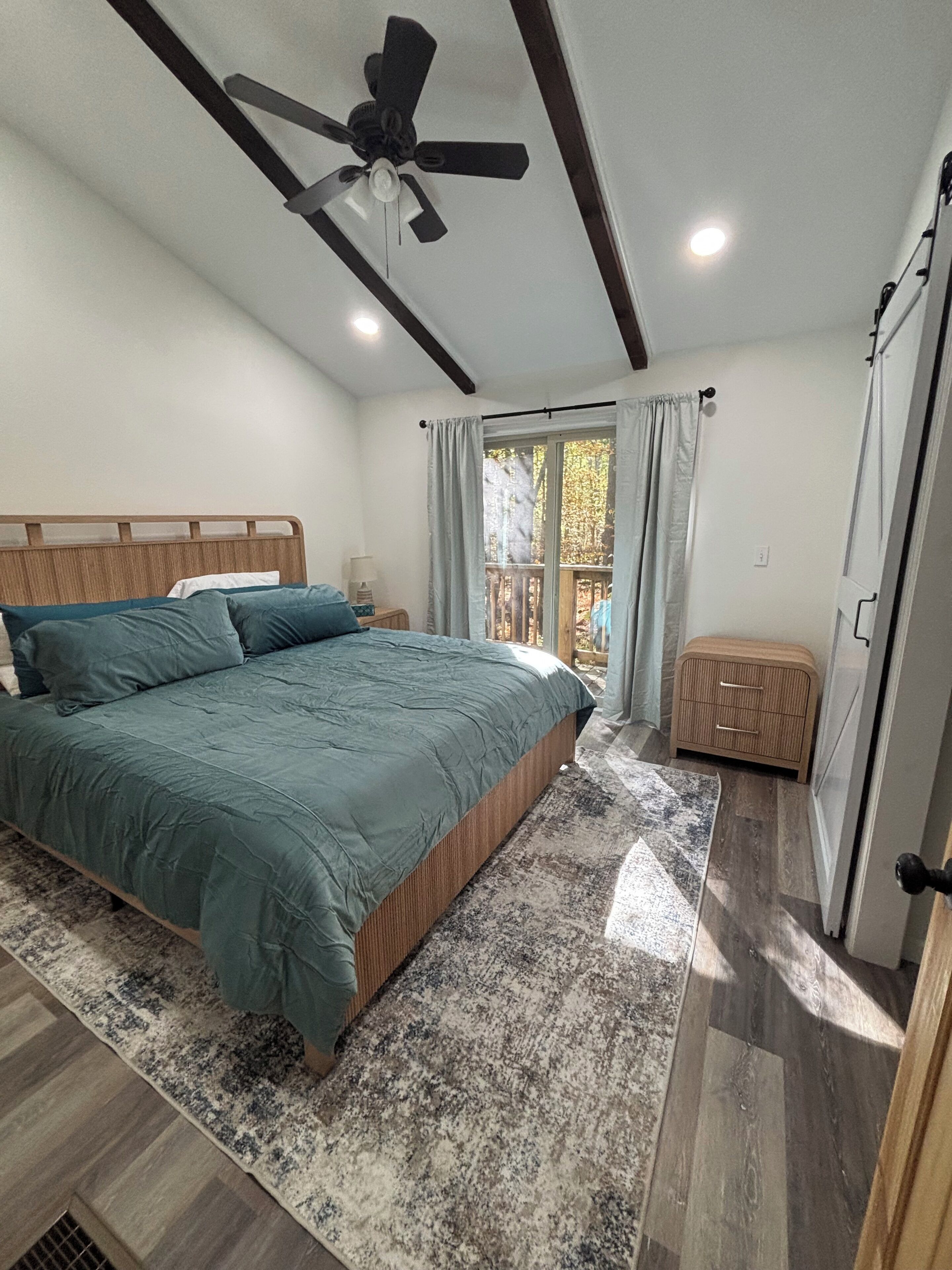 2 多间卧室、上网接入、床单