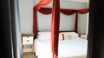 Silitysrauta/-lauta, Wi-Fi, vuodevaatteet