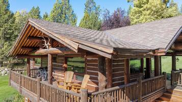 تناول الطعام بالخارج