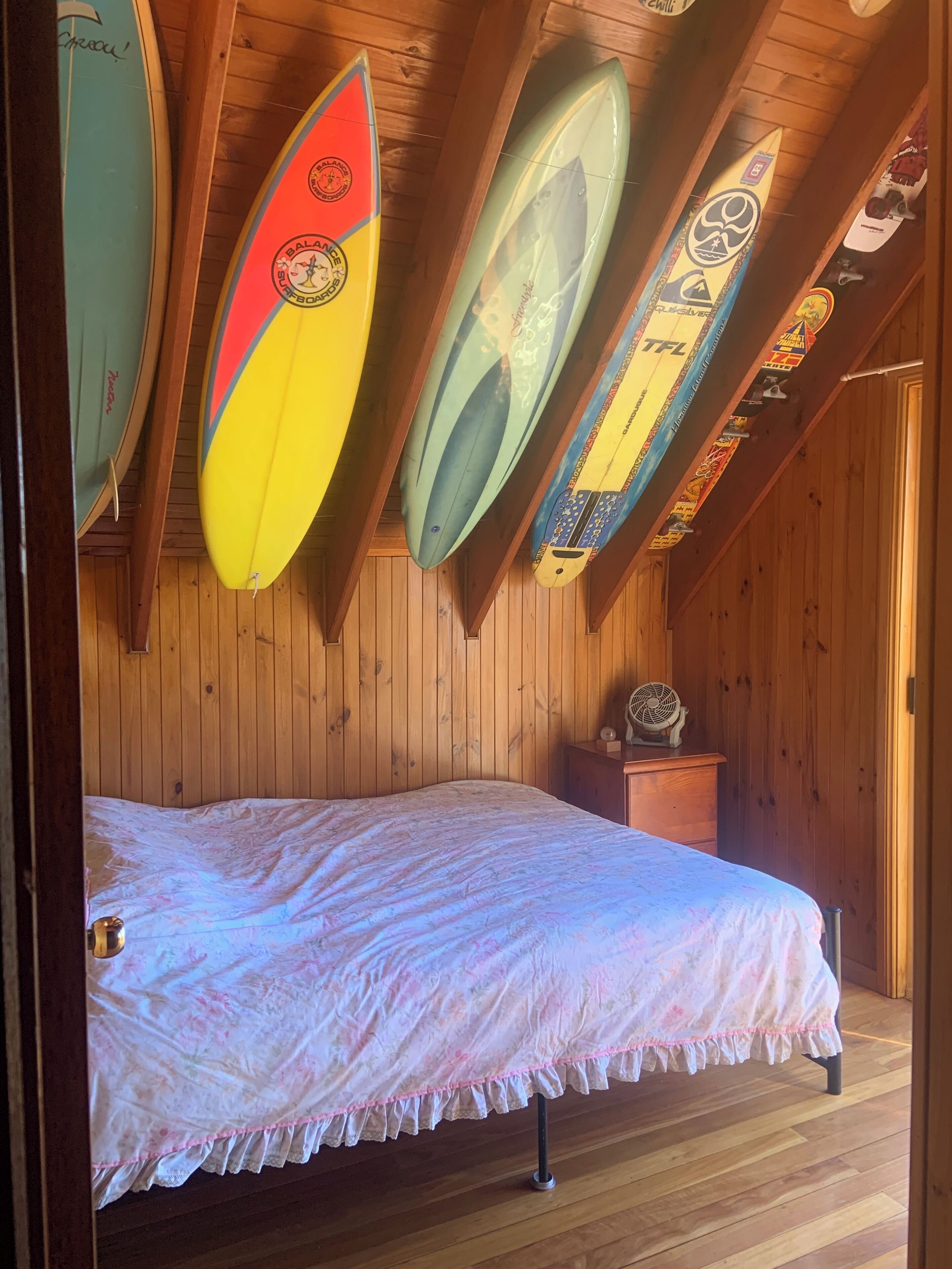 4 bedrooms, iron/ironing board, bed sheets, wheelchair access