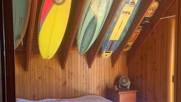 4 bedrooms, iron/ironing board, bed sheets, wheelchair access