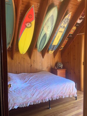 4 bedrooms, iron/ironing board, bed sheets, wheelchair access