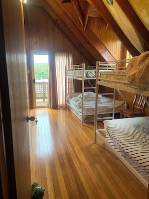 4 bedrooms, iron/ironing board, bed sheets, wheelchair access