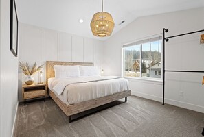 4 soverom, strykejern/-brett, reiseseng for barn og wi-fi (inkludert)