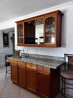 Interior - Coastal Retreat Near Beach — Sleeps 4 (Fort Lauderdale)