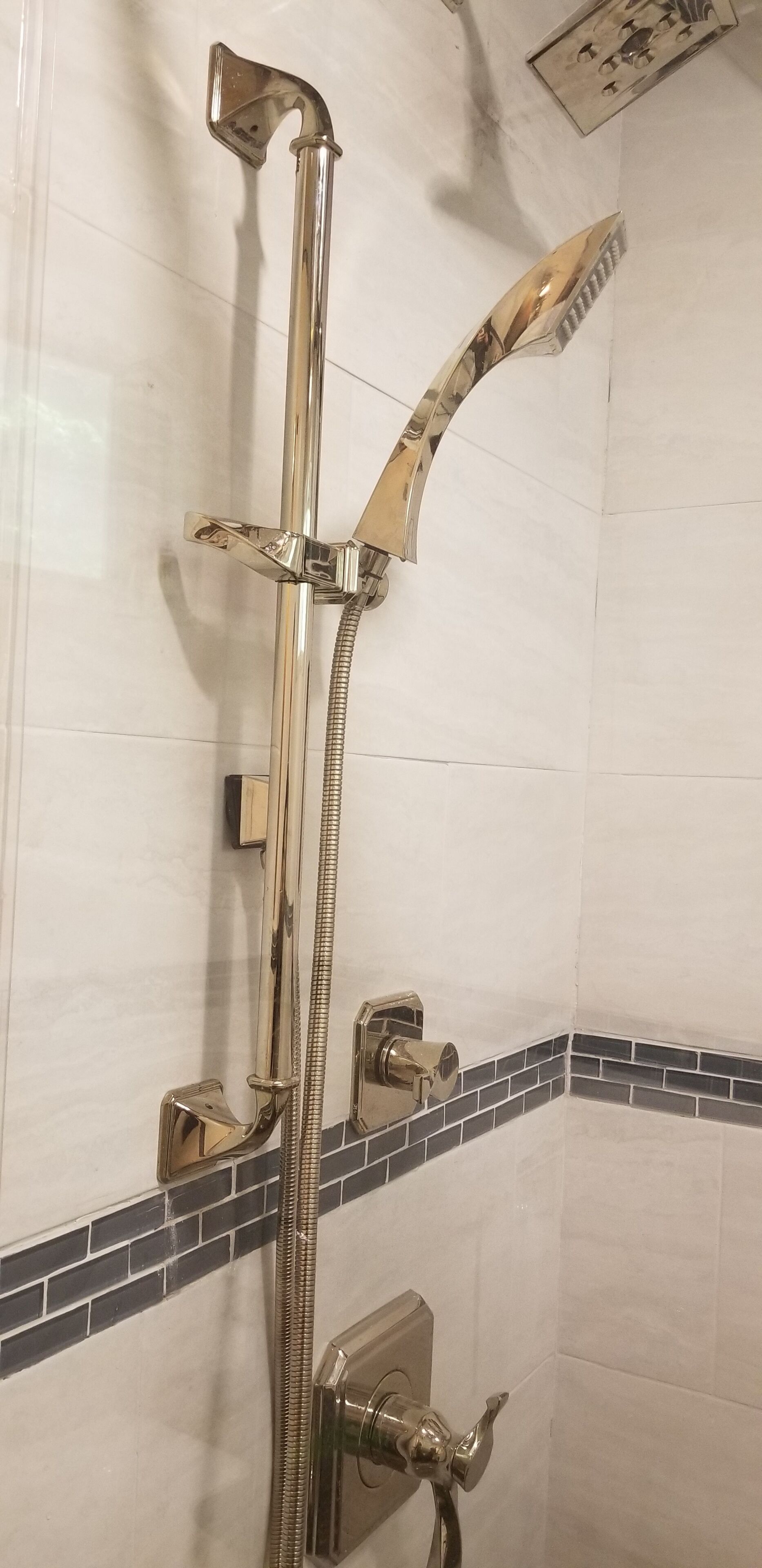 Shower, jetted bath, hair dryer, towels