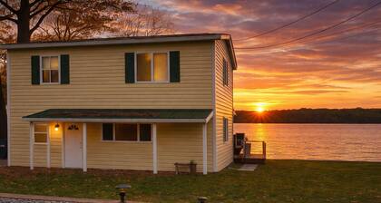 Brooko's Lakefront Retreat - Sunset views - 10 Minutes to St. Albans VT