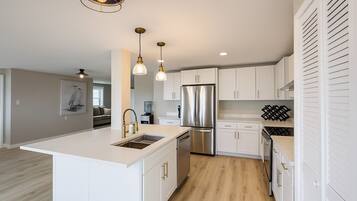 Microonde, forno, piano cottura, lavastoviglie