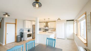 Microonde, forno, piano cottura, lavastoviglie