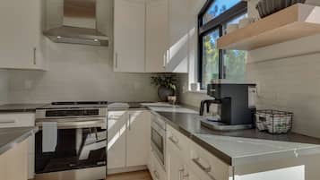 Micro-ondes, four, plaque de cuisson, lave-vaisselle