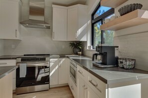 Micro-ondes, four, plaque de cuisson, lave-vaisselle