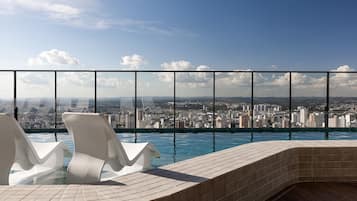 Leilighet – exclusive | Basseng | 2 utendørsbassenger, bassengparasoller og solsenger