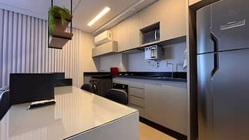 Căn hộ Deluxe | Bếp riêng | Tủ lạnh, lò vi sóng, lò nướng, bếp nấu