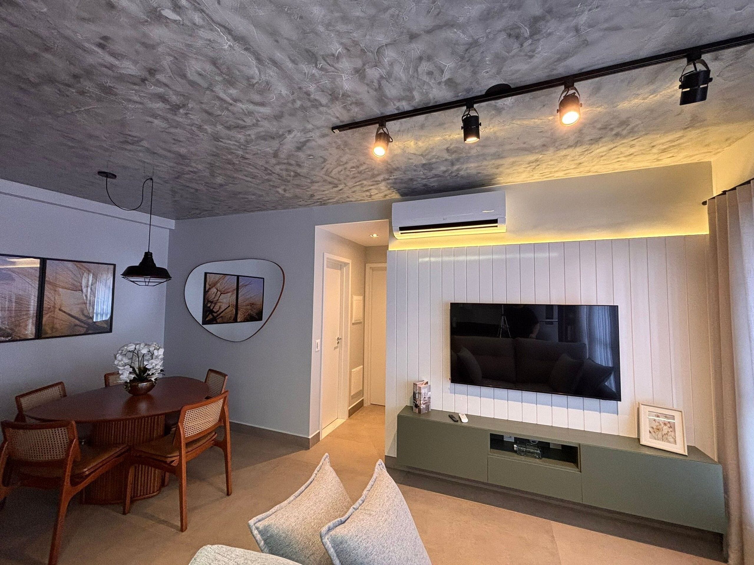 Family Apartment | Dining