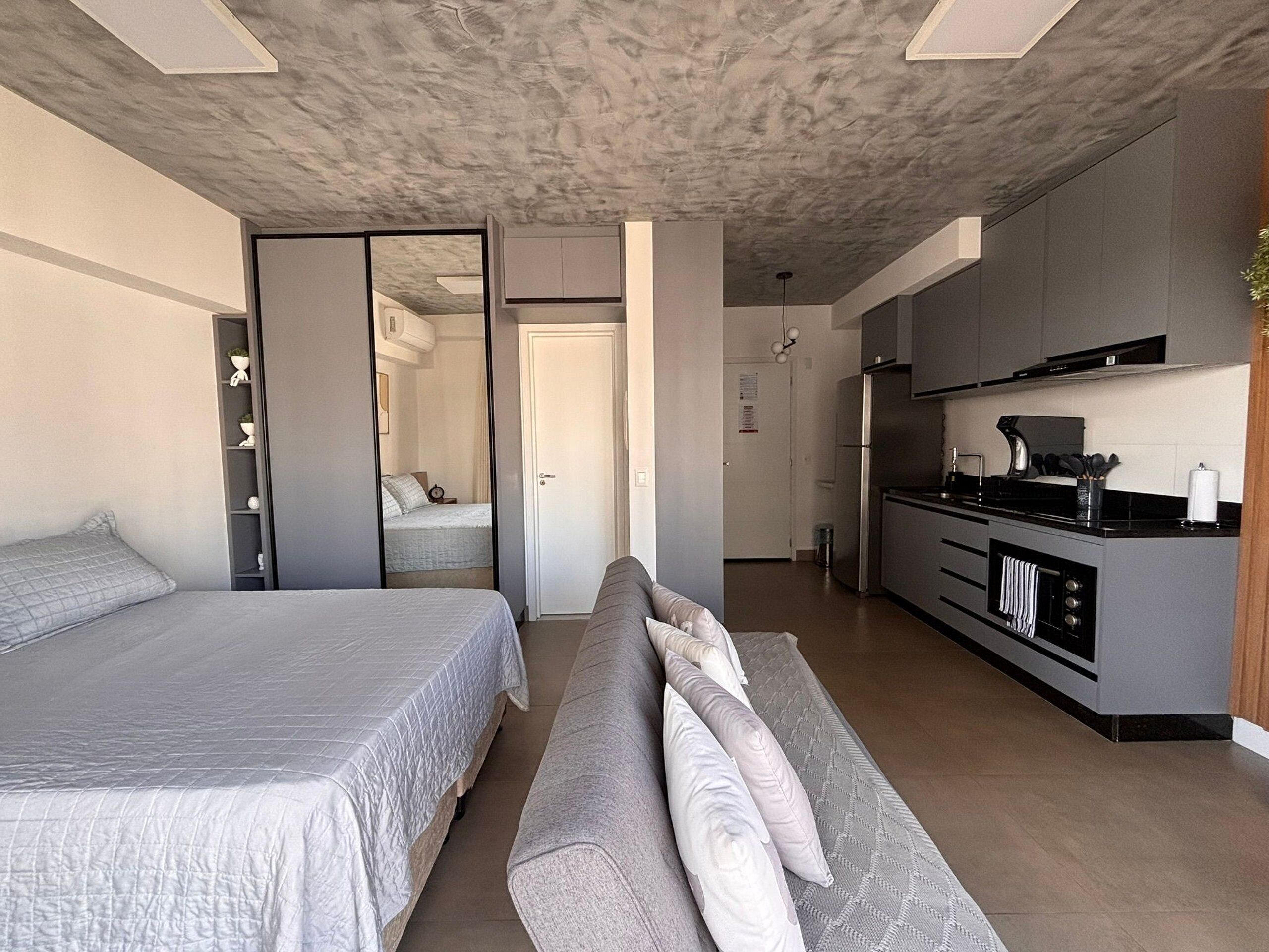 Decoración personalizada, muebles diferentes y escritorio 