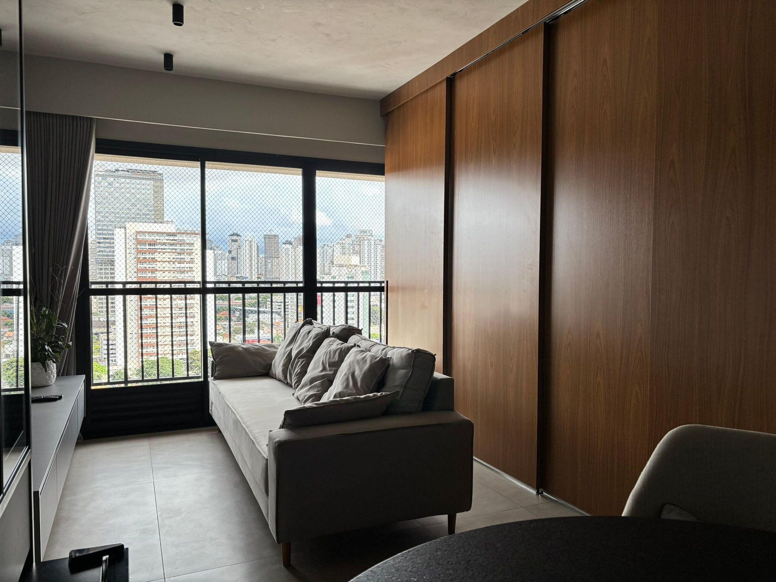 Apartamento Gallery | Zona de estar | Smart TV de 40 pulgadas con canales digitales, películas de pago