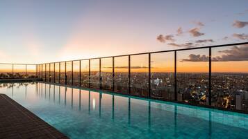 Exclusief appartement | Zwembad | 2 buitenzwembaden, parasols bij het zwembad en ligstoelen