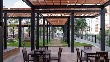 Căn hộ Exclusive | Khu ẩm thực ngoài trời