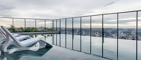 Deluxe Apartment | Pool