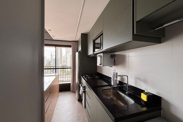 Apartamento família | Cozinha privada | Geladeira grande, micro-ondas, cooktop, torradeira