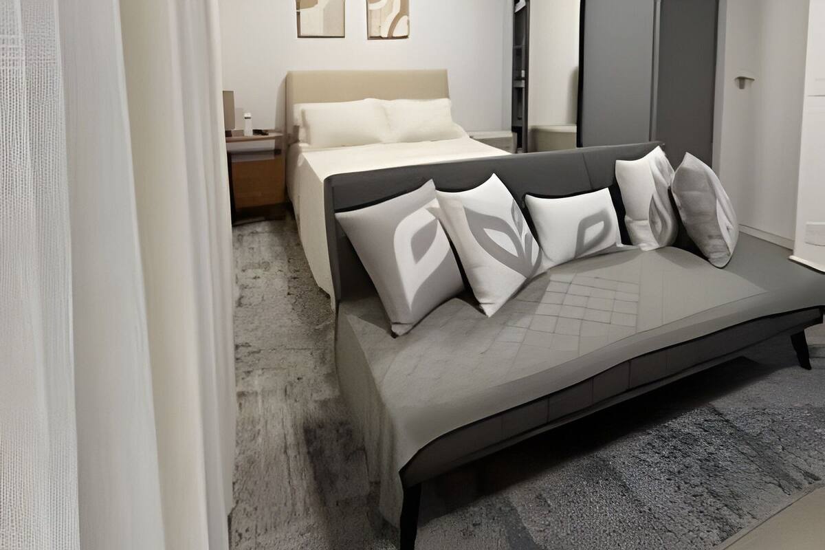 Comfort-huoneisto | Yksilöllisesti sisustettu, yksilöllisesti kalustettu, työpöytä