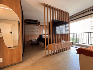 Decoración personalizada, muebles diferentes y escritorio 