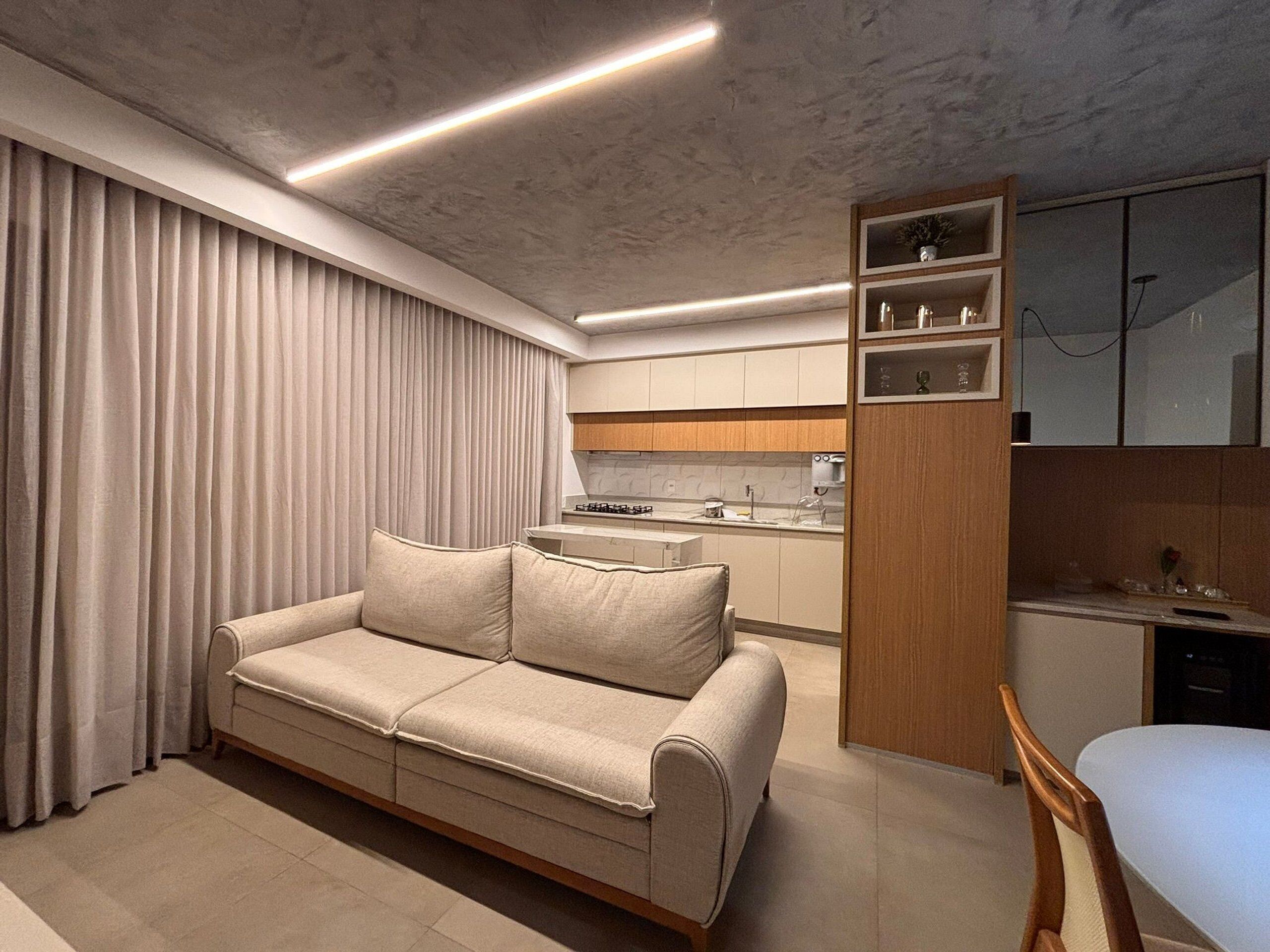 Apartamento grand | Área de estar | Smart TV 40 polegadas com canais digitais, filmes pagos