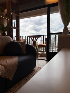 Appartement | Woonruimte | Een 40-inch smart-tv met digitale zenders en betaalfilms