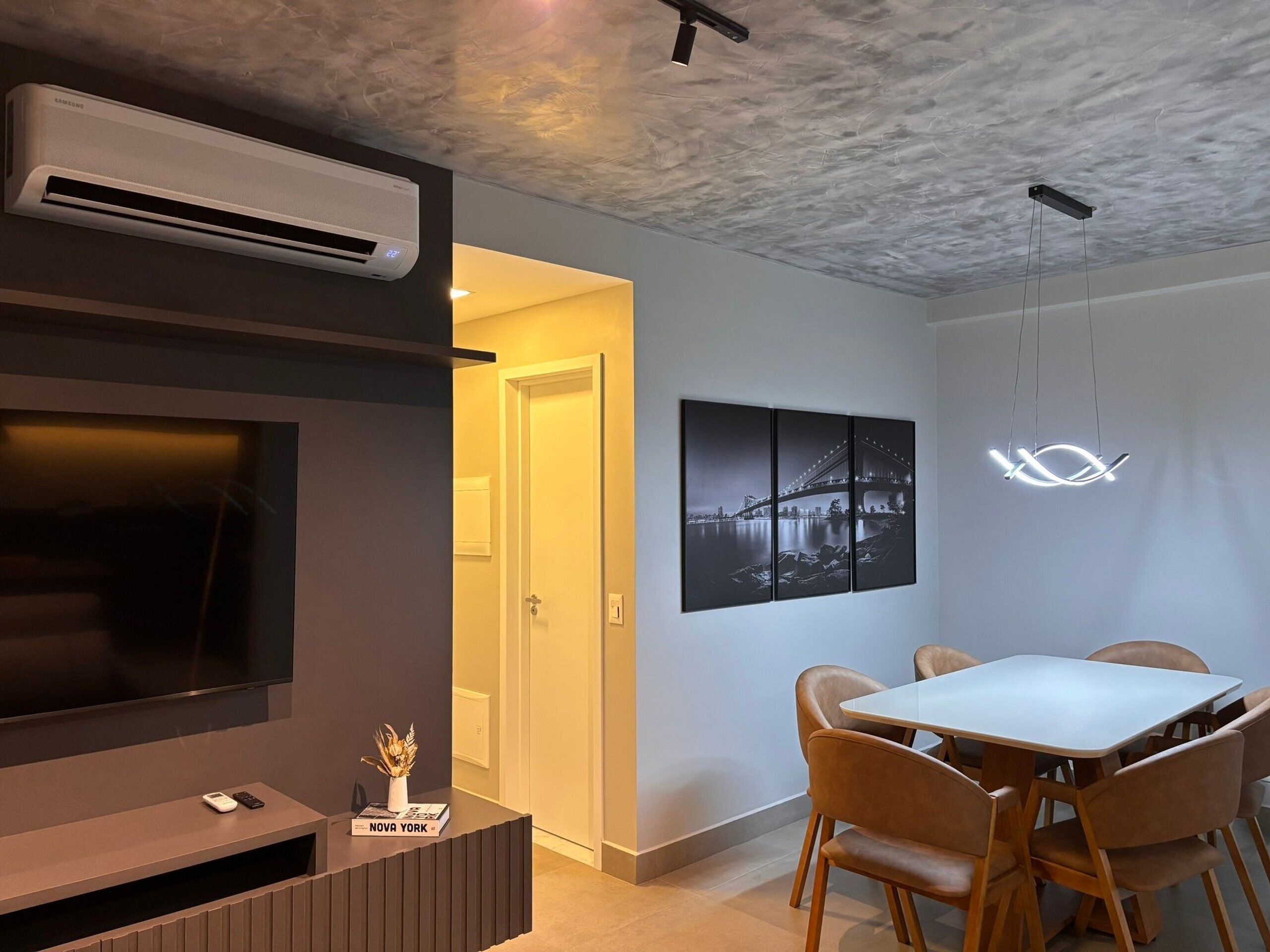 Luxury Apartment | Dining