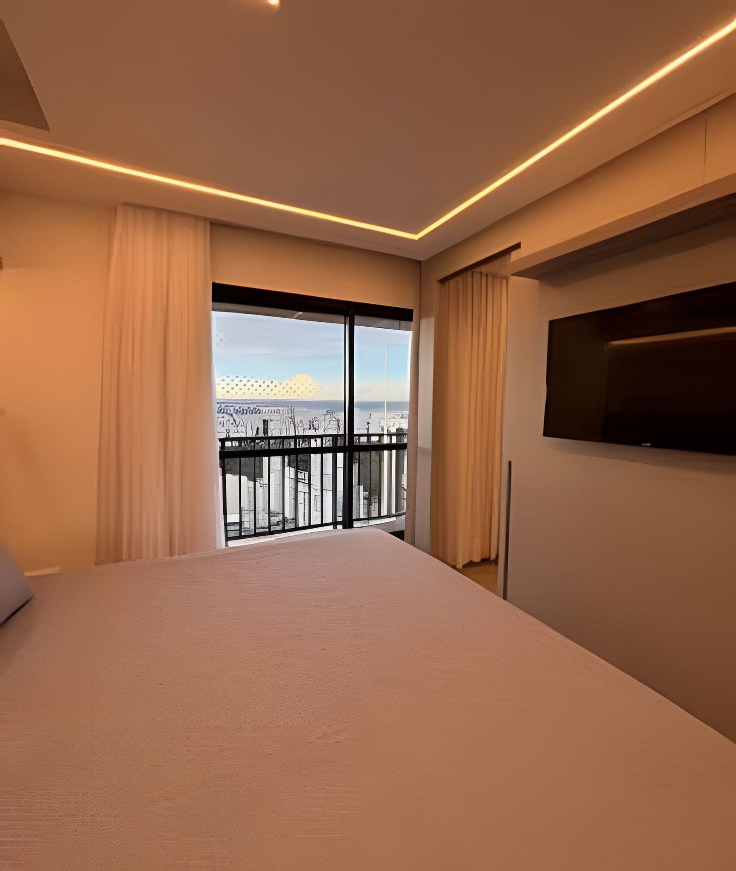 Deluxe Apartment | Desk, laptop workspace, blackout drapes, iron/ironing board