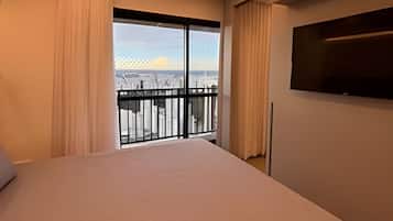 Deluxe Apartment | Desk, laptop workspace, blackout drapes, iron/ironing board