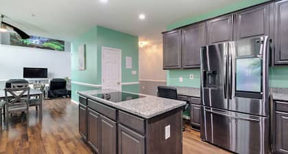 Captain's Luxury Pool house Retreat in Fort Washington near MGM