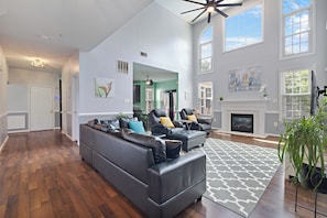 Interior - Captain's Luxury Pool house Retreat in Fort Washington near MGM (Fort Washington)