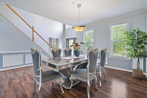 Dining - Captain's Luxury Pool house Retreat in Fort Washington near MGM (Fort Washington)
