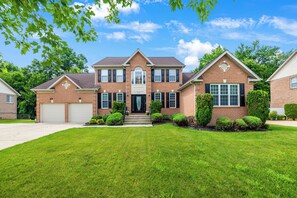 Exterior - Captain's Luxury Pool house Retreat in Fort Washington near MGM (Fort Washington)