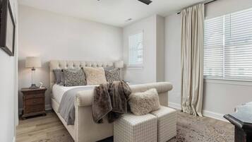 Desk, travel crib, WiFi, bed sheets