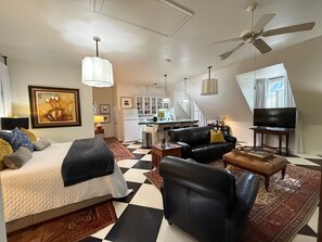 1 bedroom, desk, iron/ironing board, free WiFi - The Tack Room 1-bedroom apartment in Fairhope 1 block from downtown (Fairhope)