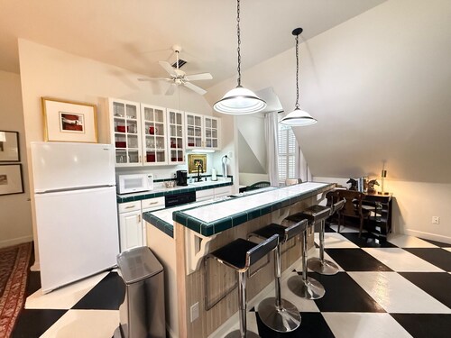 The Tack Room 1-bedroom apartment in Fairhope 1 block from downtown