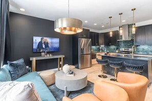 Smart-TV og stereoanlegg