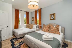 5 habitaciones, tabla de planchar con plancha y cuna de viaje 