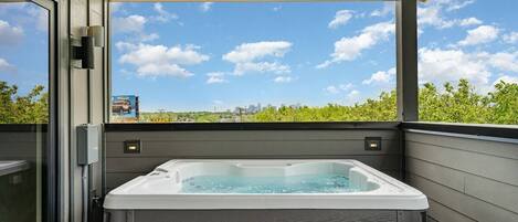 Outdoor spa tub
