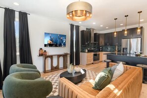 Smart-TV og stereoanlegg