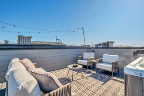 Terrace/patio - Stylish 3BR/3BA Retreat with Rooftop Hot Tub! (Nashville)