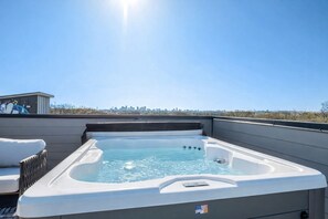 Outdoor spa tub - Stylish 3BR/3BA Retreat with Rooftop Hot Tub! (Nashville)