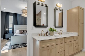 3 bedrooms, iron/ironing board, travel crib, free WiFi - Stylish 3BR/3BA Retreat with Rooftop Hot Tub! (Nashville)